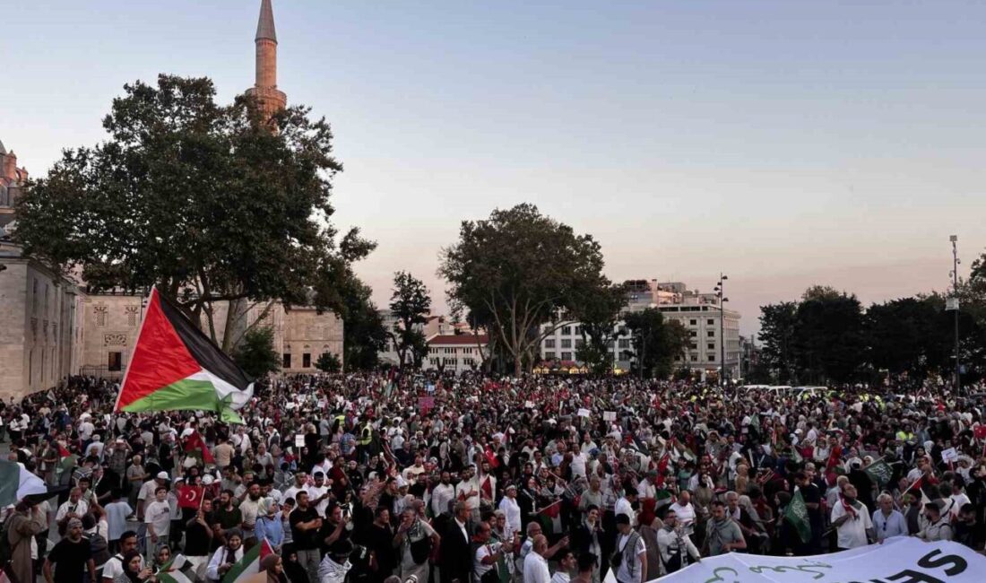 İstanbul’da “Gazze’ye Umut Işığı Ol” sloganıyla İsrail’in Gazze’de sürdürdüğü saldırılara