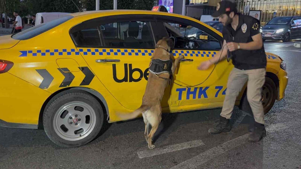 İstanbul Emniyet Müdürlüğü tarafından il genelinde ‘Huzur İstanbul’ denetimi gerçekleştirildi.