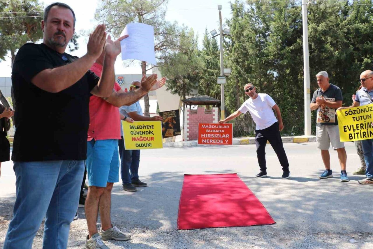İzmir’de kentsel dönüşüm ve kooperatif projelerinde mağdur olan vatandaşlar, Buca