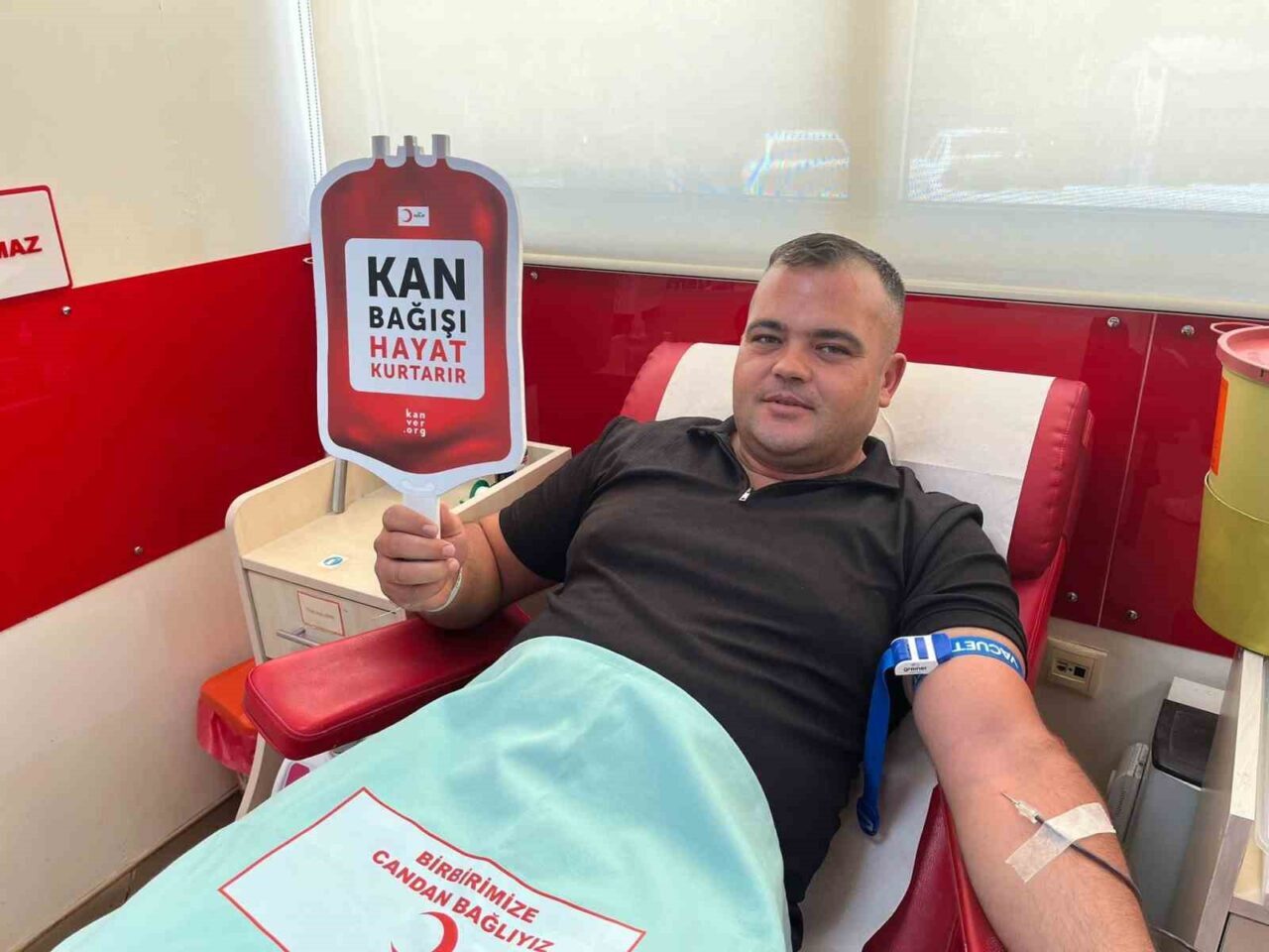 İzmir, kan bağışında Türkiye ortalamasının üzerinde performans sergiliyor. İzmir’in rakamsal