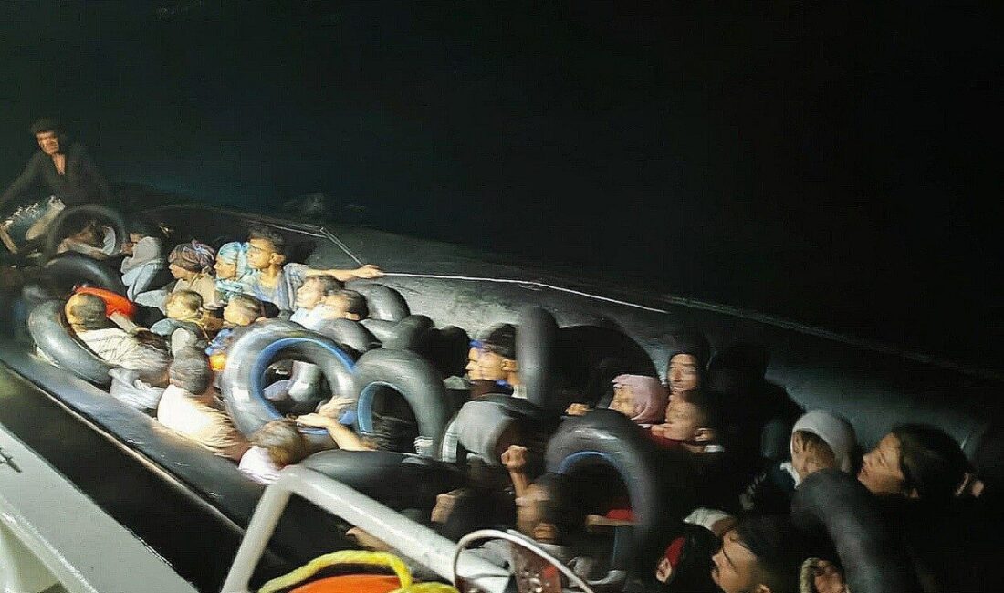 İzmir açıklarında Sahil Güvenlik ekiplerince düzenlenen iki ayrı operasyonda yasa