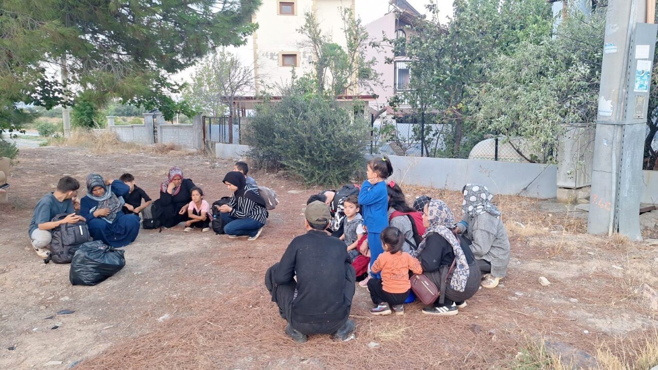 İzmir’in Seferihisar ve Foça ilçeleri açıklarında Sahil Güvenlik Komutanlığı ekiplerince