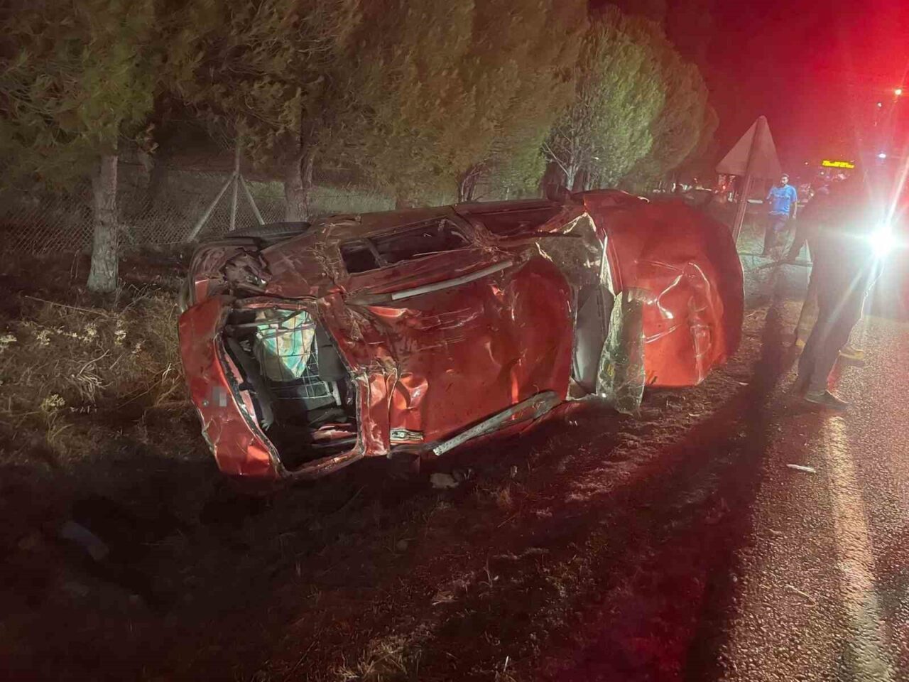 İzmir’in Foça ilçesinde bir otomobilin takla atması sonucu meydana gelen