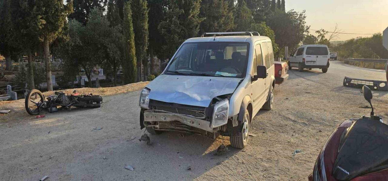 İzmir’in Ödemiş ilçesinde otomobil ile motosikletin çarpışması sonucu meydana gelen