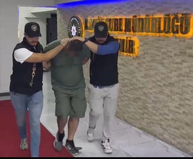İzmir’in Narlıdere ilçesinde yaşayan yaşlı çift, evlerinde çok sayıda kesici