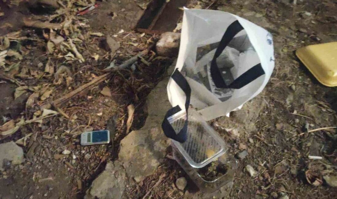 İzmir’in Konak ilçesinde NARKOALAN ekiplerinin yürüttüğü çalışmalar kapsamında çok sayıda