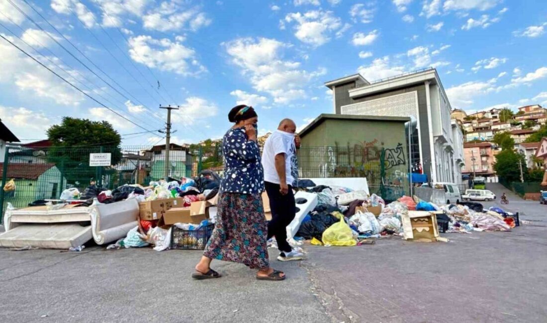 İzmir’den sonra, İzmit de çöplüğe döndü Kocaeli’nin İzmit ilçesindeki Serdar Mahallesi’nde yaklaşık bir haftadır toplanmayan çöp