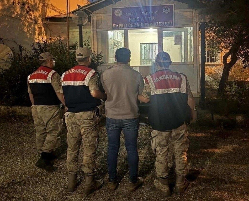 Erzurum’da cinayet suçundan aranan şahıs jandarma ekiplerince yakalandı. İl Jandarma