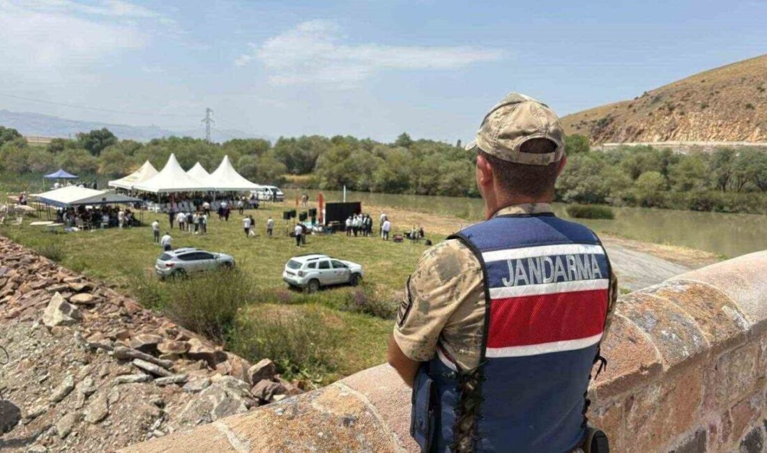 Erzurum’da Jandarma ekipleri festivallerde görev alarak etkinliklerin huzur ve güven