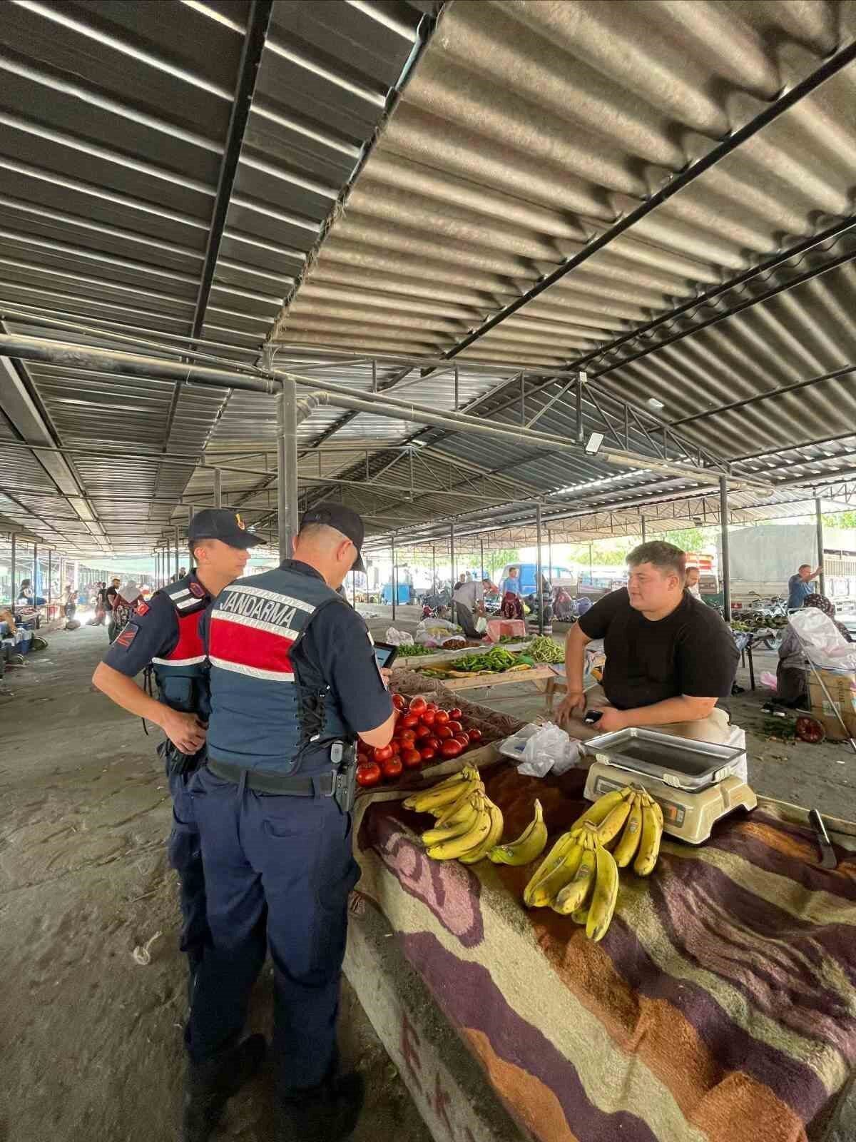 Aydın’ın Efeler ilçesinde esnaflara sahtecilik ve hırsızlık konularında uyarılarda bulundu.