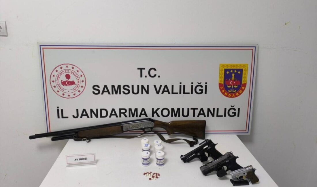 Samsun’da jandarma ekipleri tarafından düzenlenen operasyonunda uyuşturucu hap ve silah