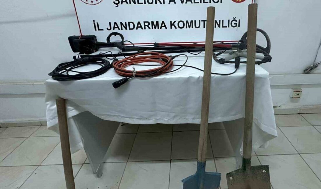 Şanlıurfa’nın Suruç ilçesinde define bulmak için kazı yapan 4 zanlı,