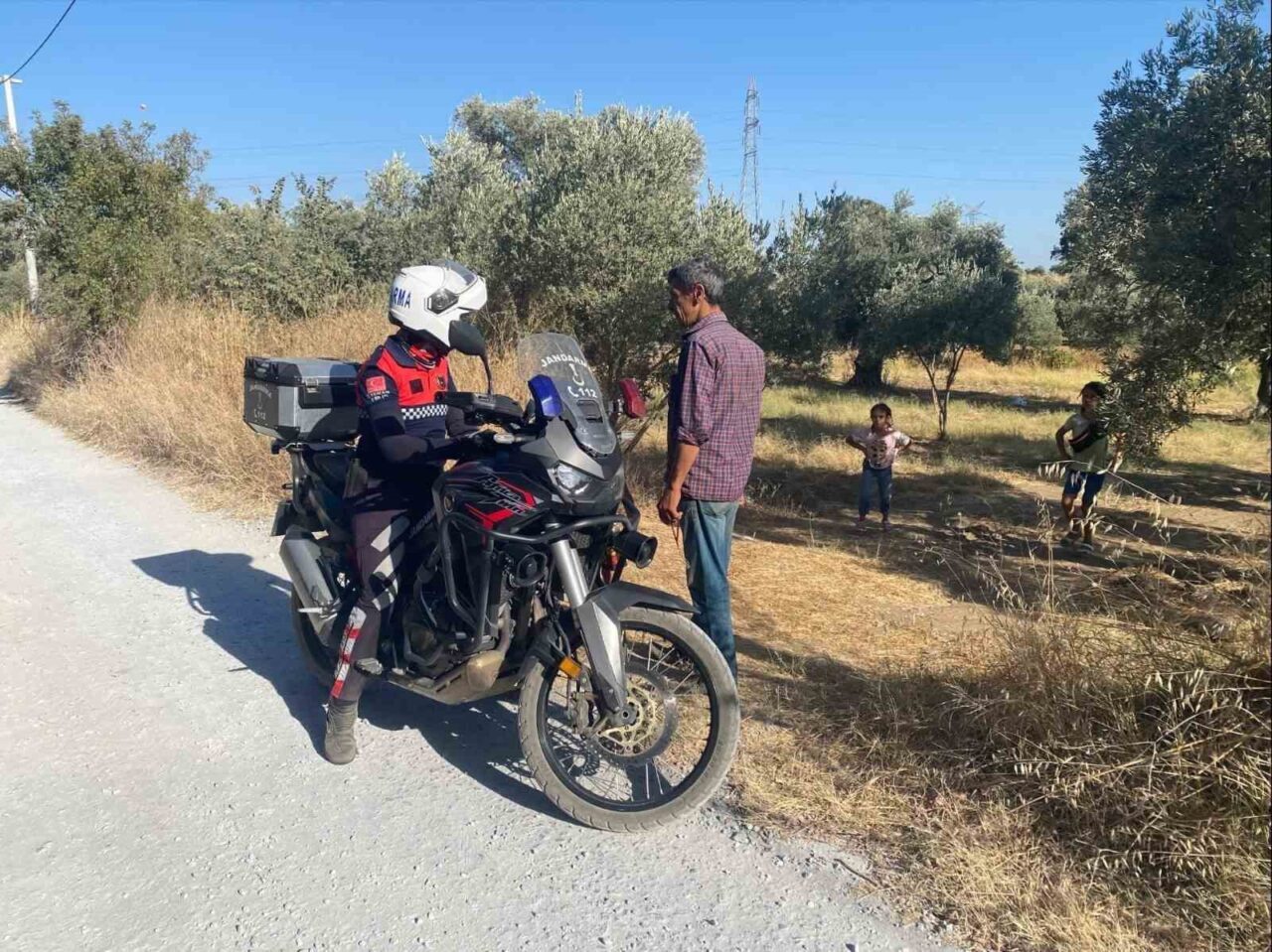 Aydın’ın Germencik ilçesinde sahaya inen jandarma ekipleri, incir hırsızlarına yönelik