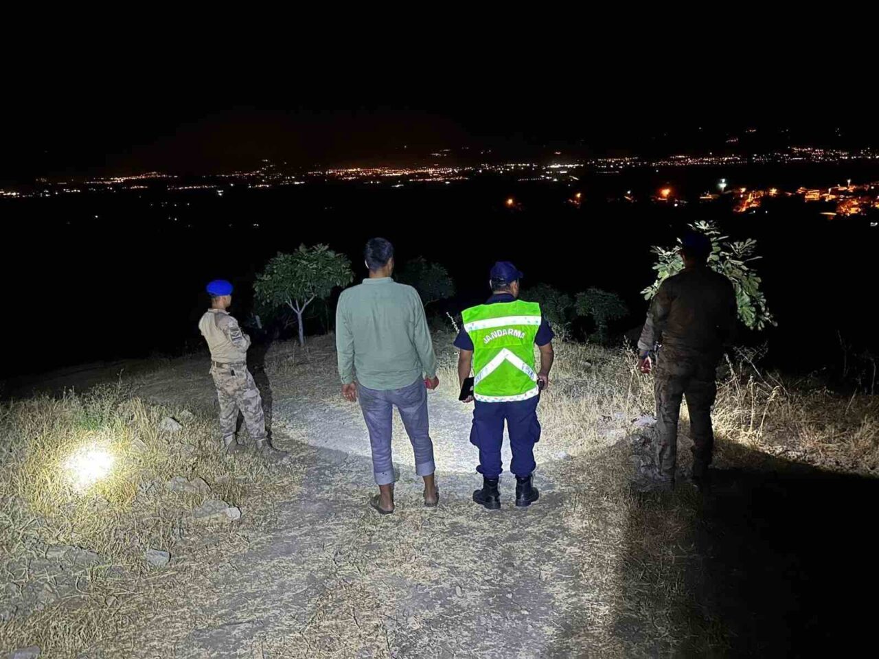 Aydın’ın Koçarlı ve Sultanhisar ilçelerinde incir hırsızlığına yönelik jandarma ekiplerince