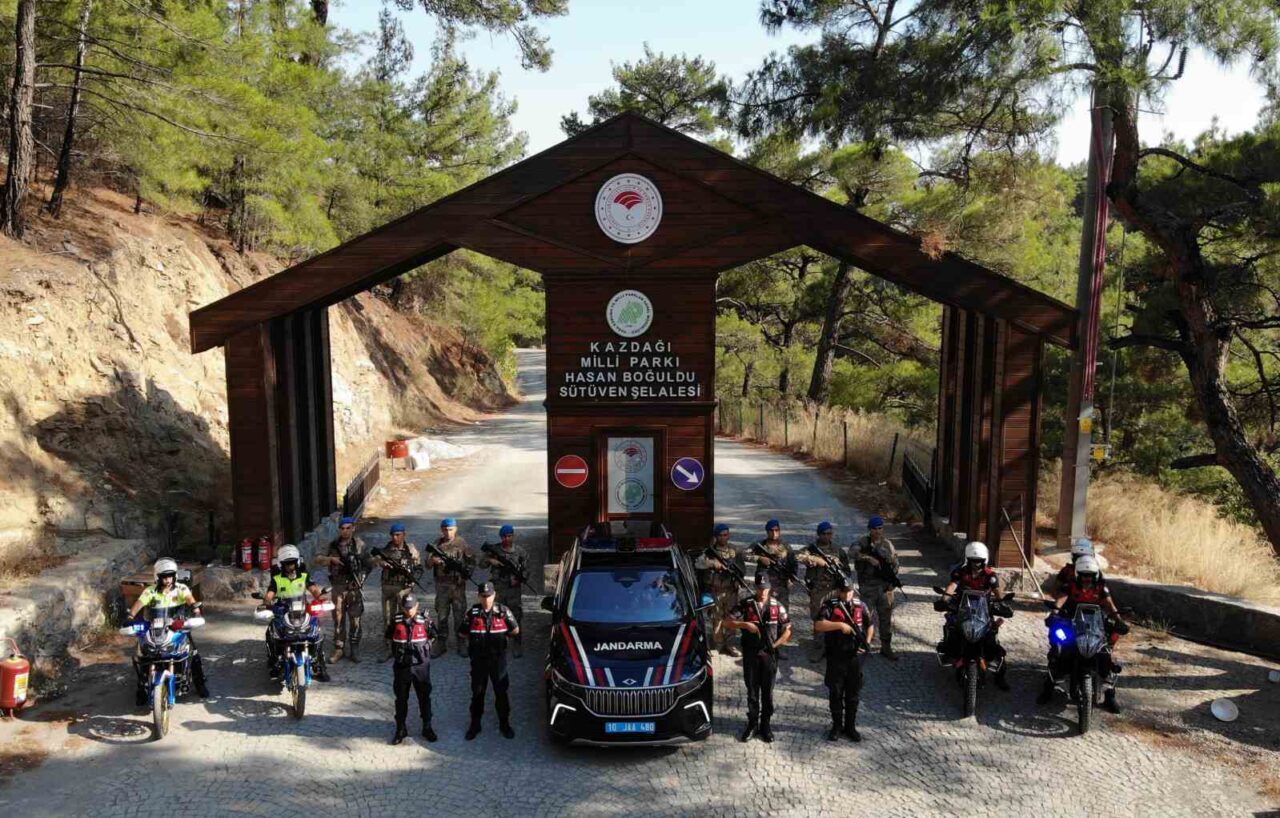 Balıkesir İl Jandarma Komutanlığı ekipleri, orman yangınlarıyla mücadele kapsamında il