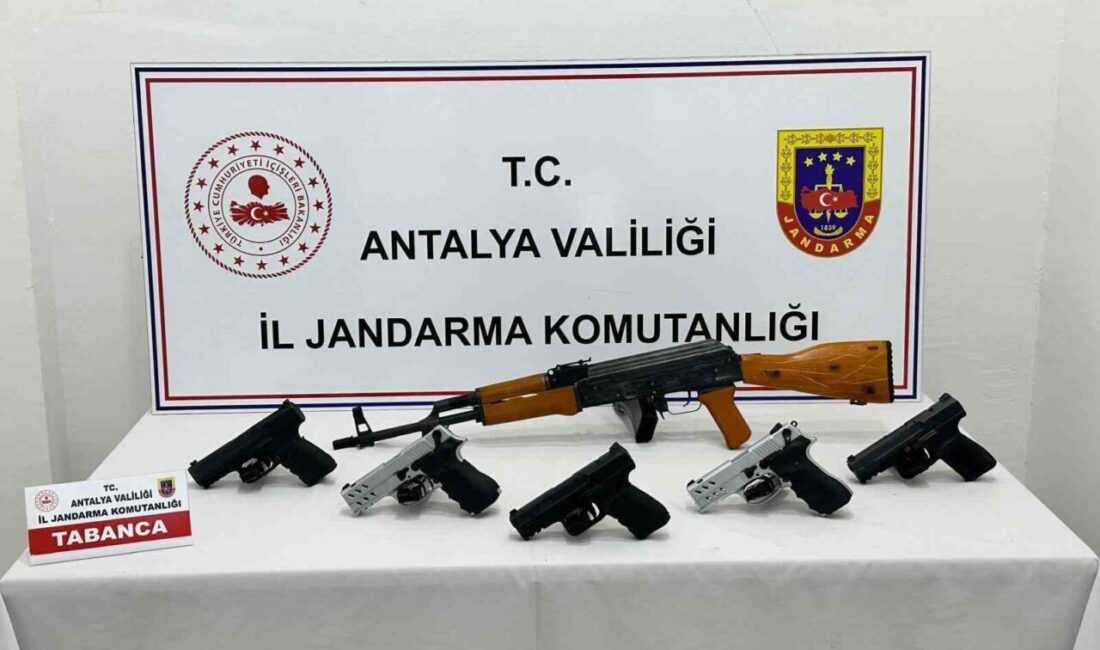 Antalya İl Jandarma Komutanlığı, ruhsatsız silah ticareti yapan 2 şüpheliye