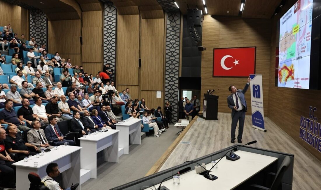 Kütahya’da düzenlenen ’Deprem Dirençli Kütahya’ isimli seminer programında Japon Deprem