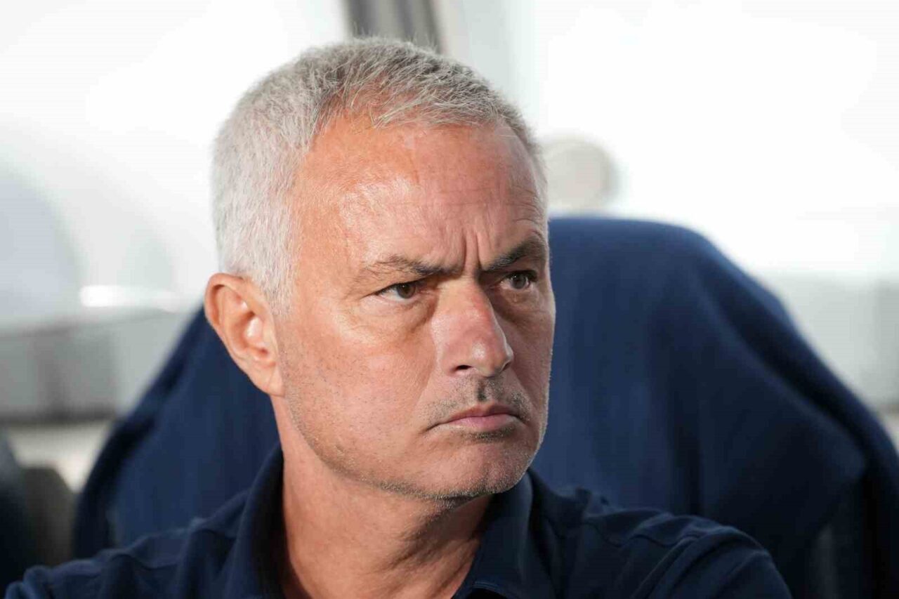Fenerbahçe Teknik Direktörü Jose Mourinho, UEFA Şampiyonlar Ligi elemesinde Benfica’ya