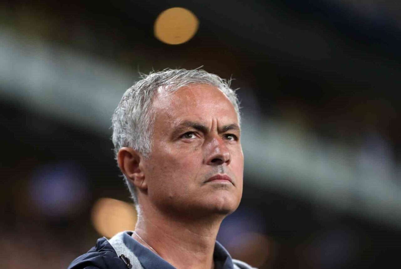 Fenerbahçe Teknik Direktörü Jose Mourinho, kariyerinde Benfica’ya rakip olduğu 9