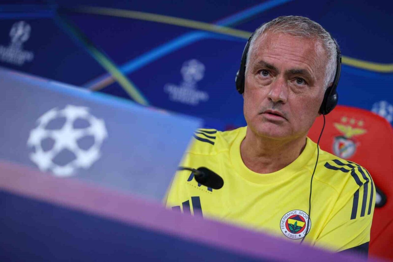 Fenerbahçe Teknik Direktörü Jose Mourinho, Benfica’nın dengeli bir takım ve