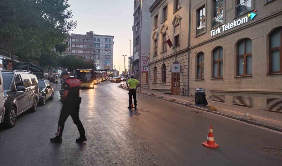 İstanbul Emniyet Müdürlüğü ekipleri tarafından Kadıköy’de huzur asayiş uygulaması gerçekleştirildi.