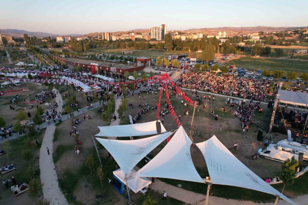ANKARA (İHA) – Kahramankazan’da gerçekleştirilen Uluslararası Kavurma ve Gastronomi Festivali,