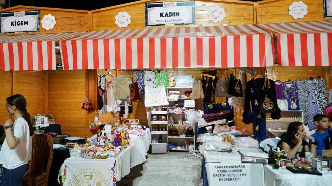 Kahramanmaraş Büyükşehir Belediyesinin kurslarında eğitim alan kadınlar, ürettikleri el emeği