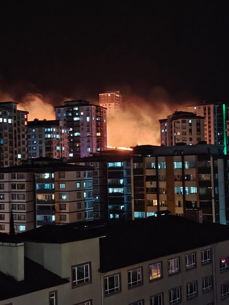 Kahramanmaraş’ta otluk alanda çıkan yangın, itfaiye ekiplerince söndürüldü. Yangın, Onikişubat