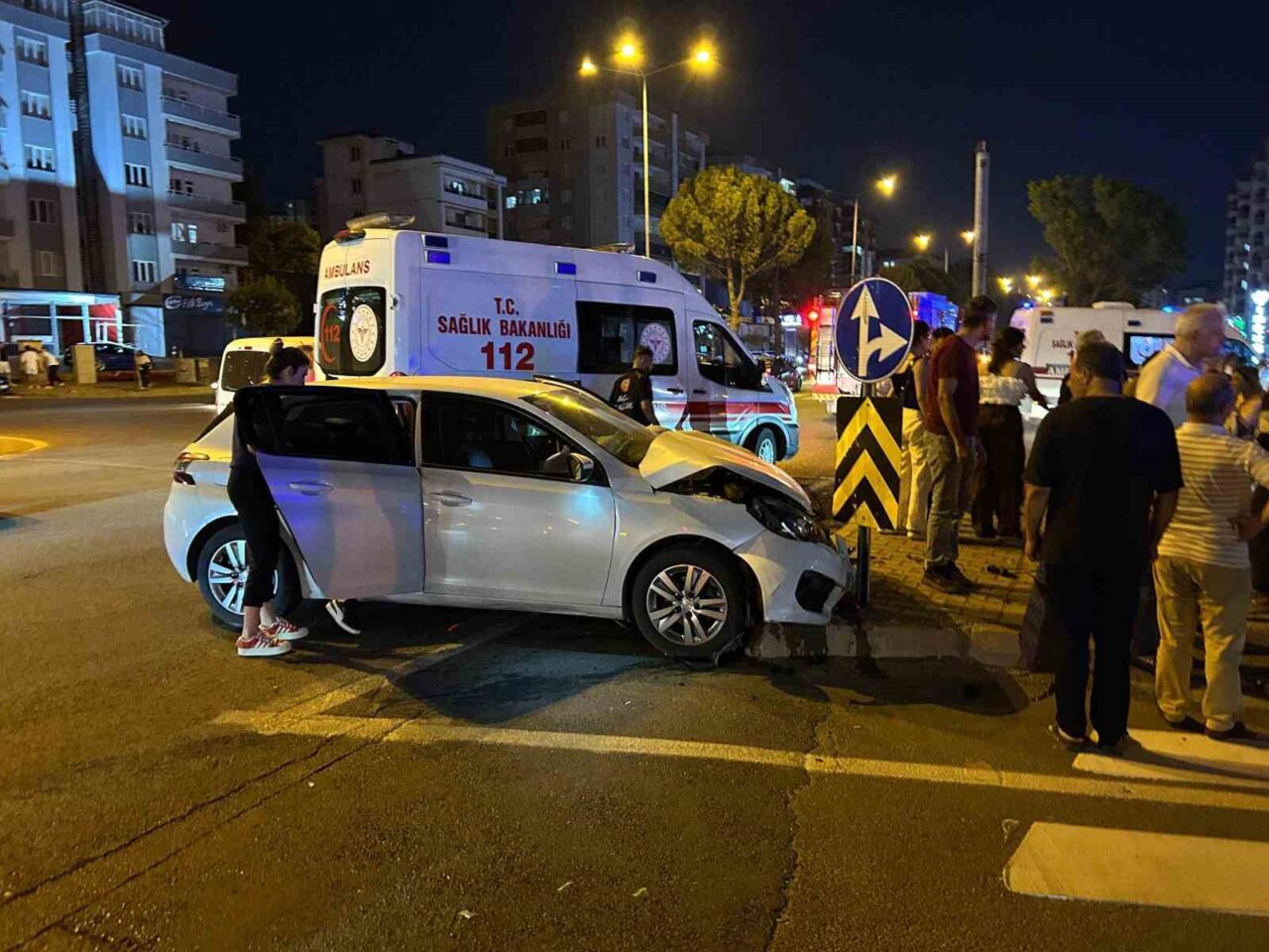 Kahramanmaraş’ta meydana gelen trafik kazasında 1’i polis 4 kişi yaralandı.