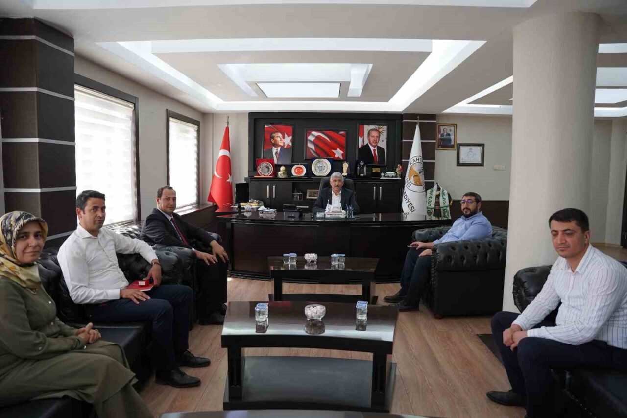 Adıyaman’ın Kahta Belediyesi, belediye personelinin banka maaş promosyonu için gerçekleştirdiği