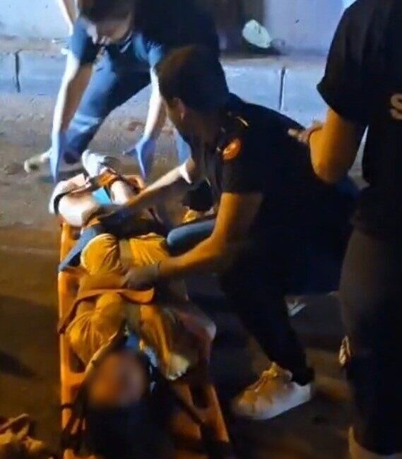 Aydın’ın Kuşadası ilçesinde abla ve kız kardeşi, babalarından gizlice aldıkları