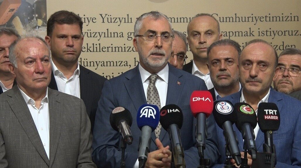 Karayolları, demiryolları, elektrik üretim santralleri, bakanlıklar, üniversiteler ve hastanelerin de