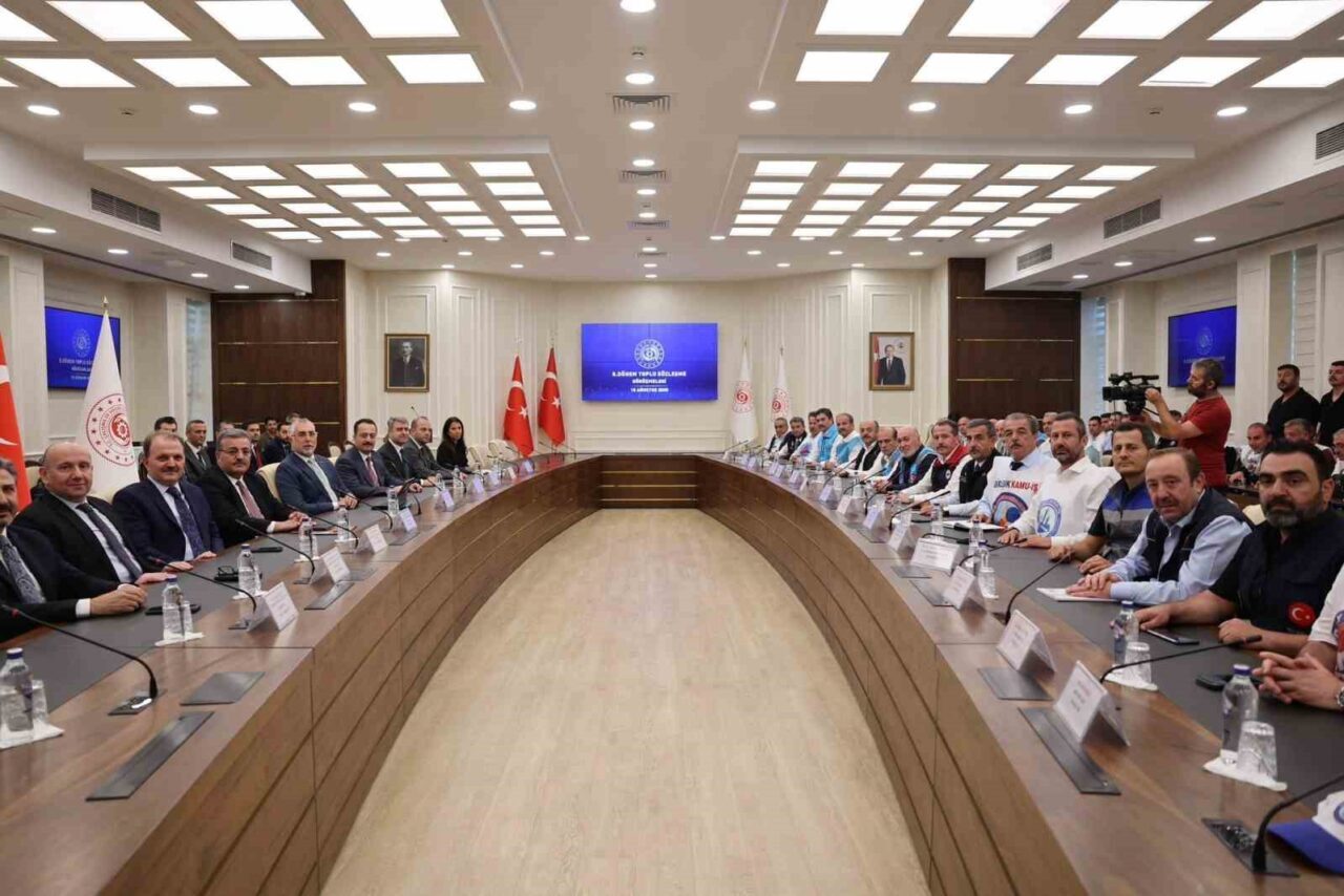 Kamu İşveren Heyeti, yaklaşık 6 buçuk milyon memur ve emeklisini