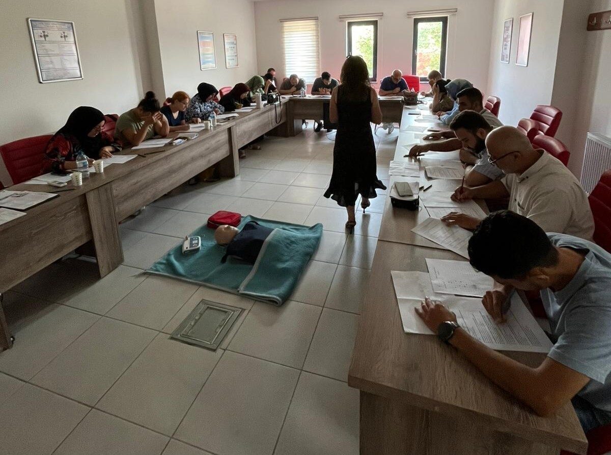 DÜZCE(İHA) – Düzce Sağlık Müdürlüğü tarafından, kamu kurumların görev yapan