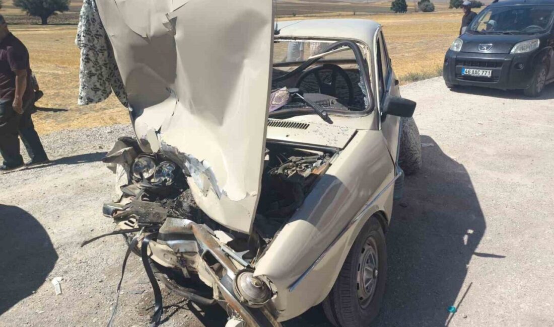 Kahramanmaraş’ın Afşin ilçesinde otomobil ile kamyonetin karıştığı kazada 2 kişi