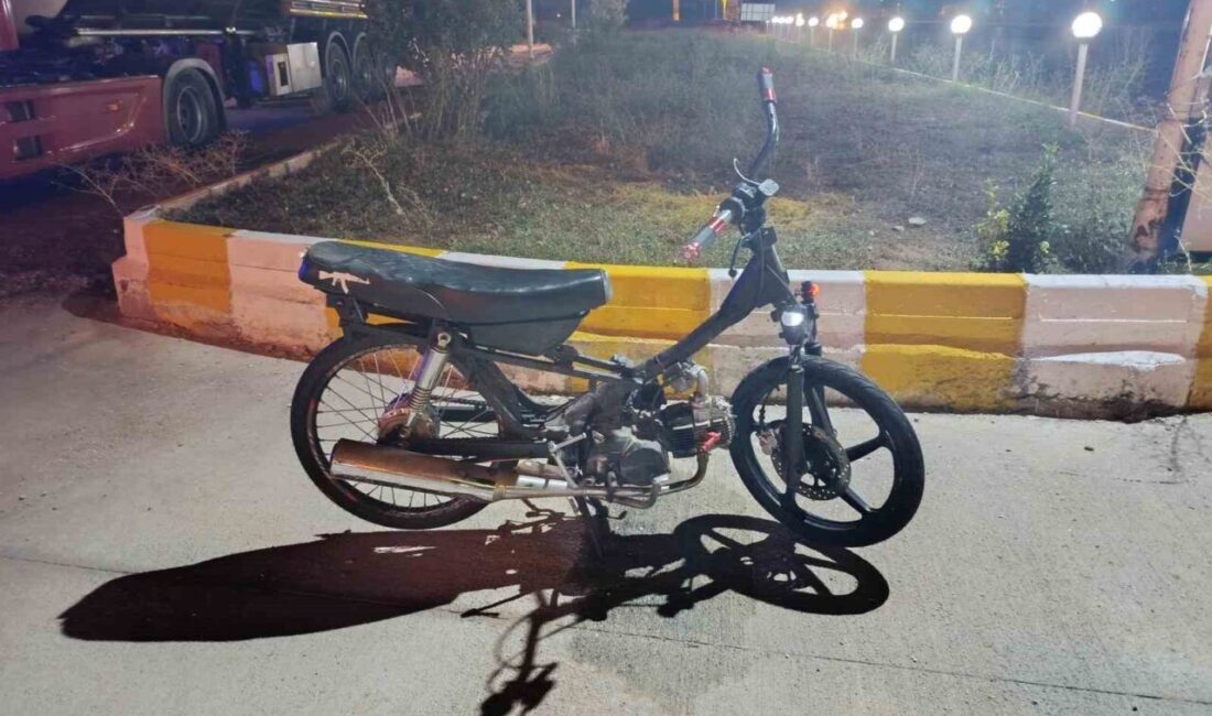 Afyonkarahisar’da meydana gelen trafik kazasında kamyonetin çarptığı motosiklet sürücüsü ağır