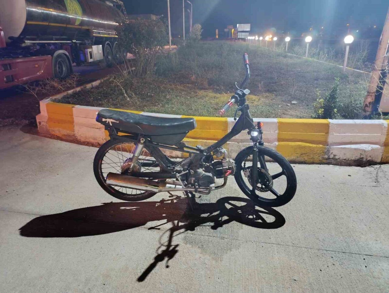 Afyonkarahisar’da meydana gelen trafik kazasında kamyonetin çarptığı motosiklet sürücüsü ağır