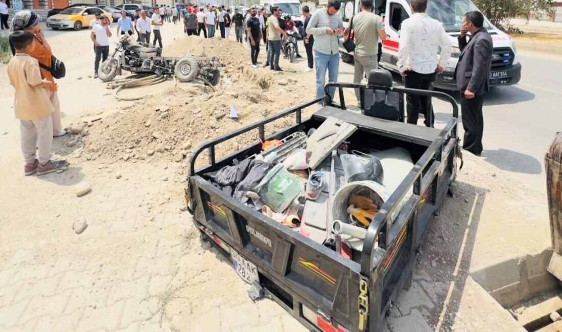 Hakkari’nin Yüksekova ilçesinde kamyonetin arkadan çarptığı 3 tekerlekli yük motosikleti