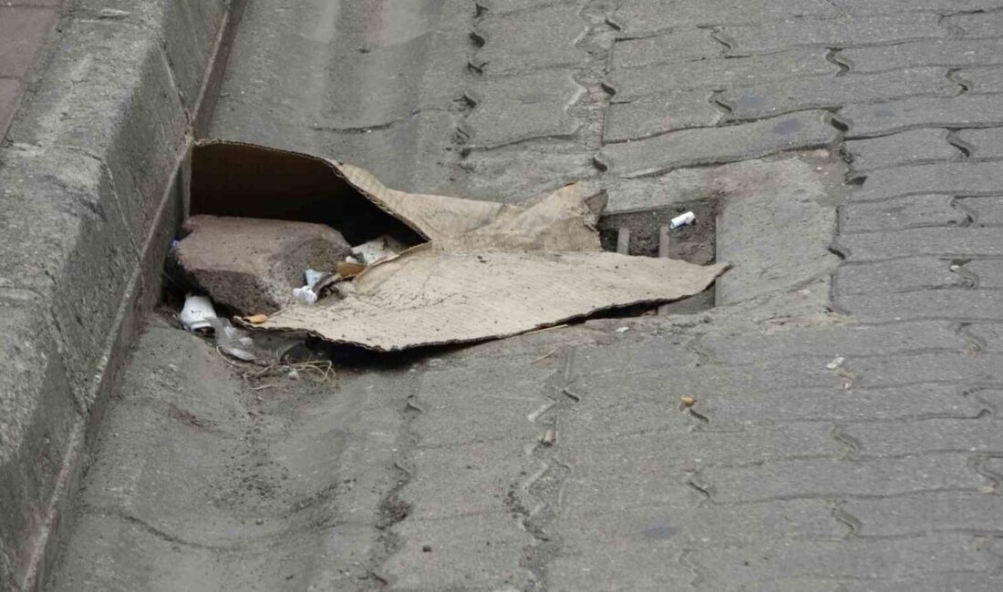 Trabzon’un Beşikdüzü ilçesinde kanalizasyon hatlarında yayılan kötü koku nedeniyle zor