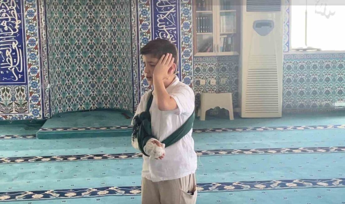 Tekirdağ Kapaklı ilçesinde bulunan Ulu Cami’de 10 yaşındaki çocuğun okuduğu