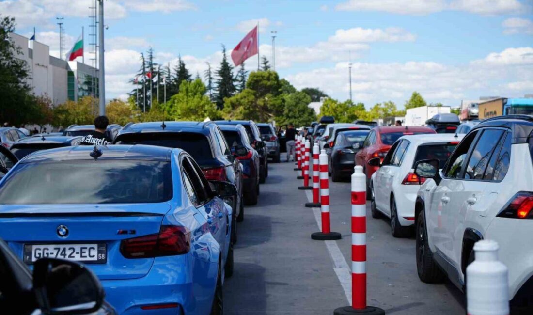 Tatillerini Türkiye’de geçiren gurbetçilerin Avrupa’ya dönüş yolculuğu sürüyor. Kapıkule ve