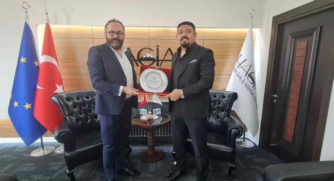 Kayseri Çelik Kapı Sanayicileri ve İş Adamları Derneği (KAPSİAD) yönetimi,