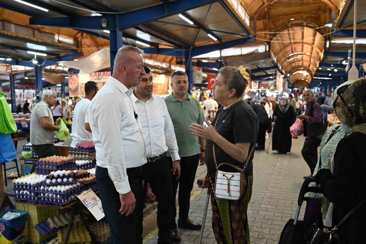 Karacabey Belediye Başkanı Fatih Karabatı, Ömer Matlı Kapalı Pazaryeri’nde esnaf