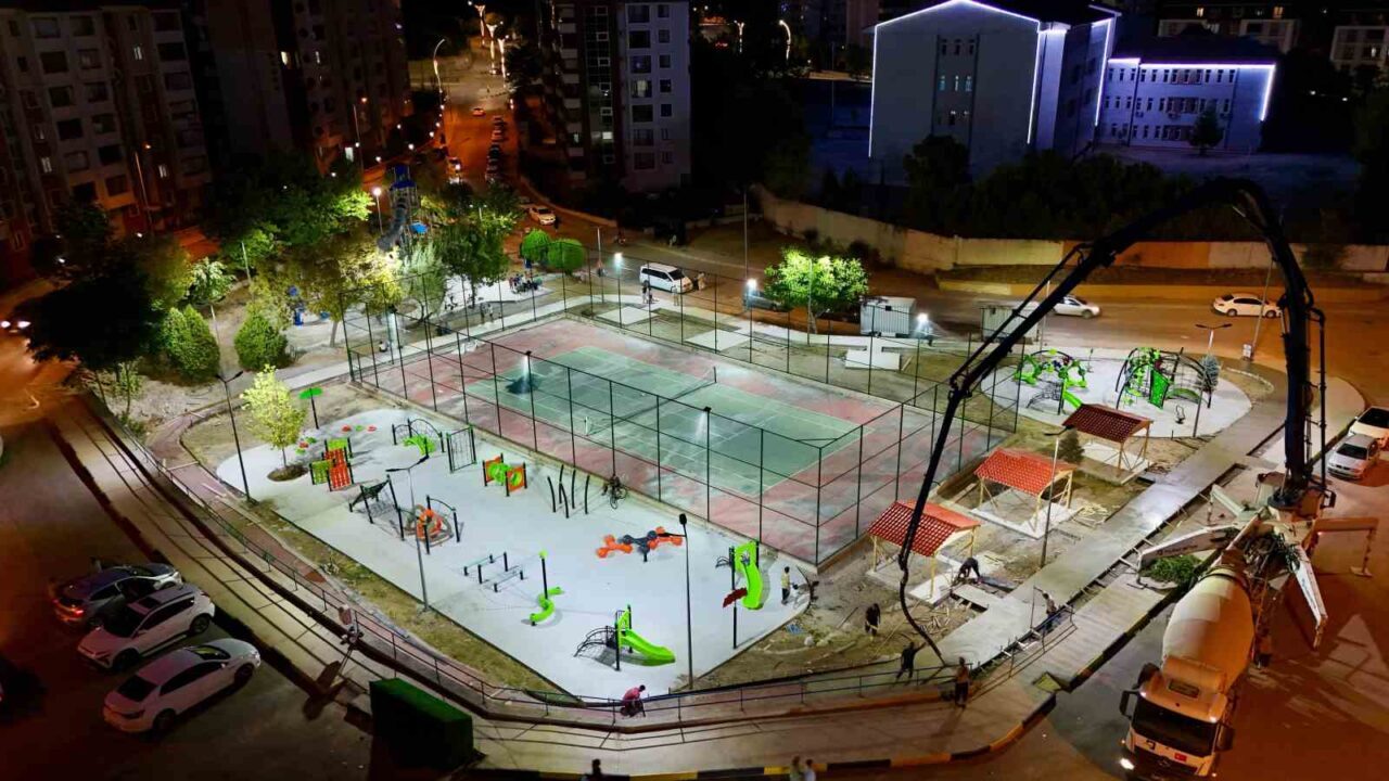 Karabük Belediyesi, şehir genelinde park ve yeşil alan yatırımlarını hızlandırarak