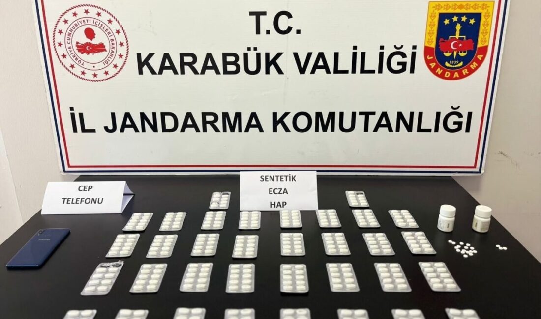 Karabük’te jandarma ekiplerince düzenlenen operasyonda 353 adet sentetik ecza hap