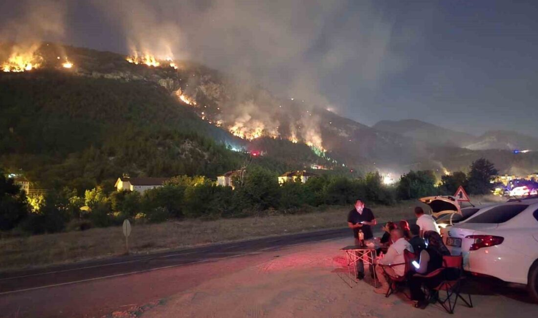 Karabük’teki orman yangınına ekiplerin yoğun müdahalesi sürerken, kamp saldalyelerinde yangını