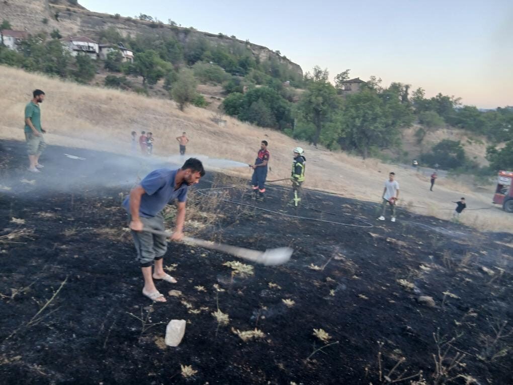 Karabük’ün Safranbolu ilçesinde otluk alanda çıkan yangın büyümeden söndürüldü. Yangın,