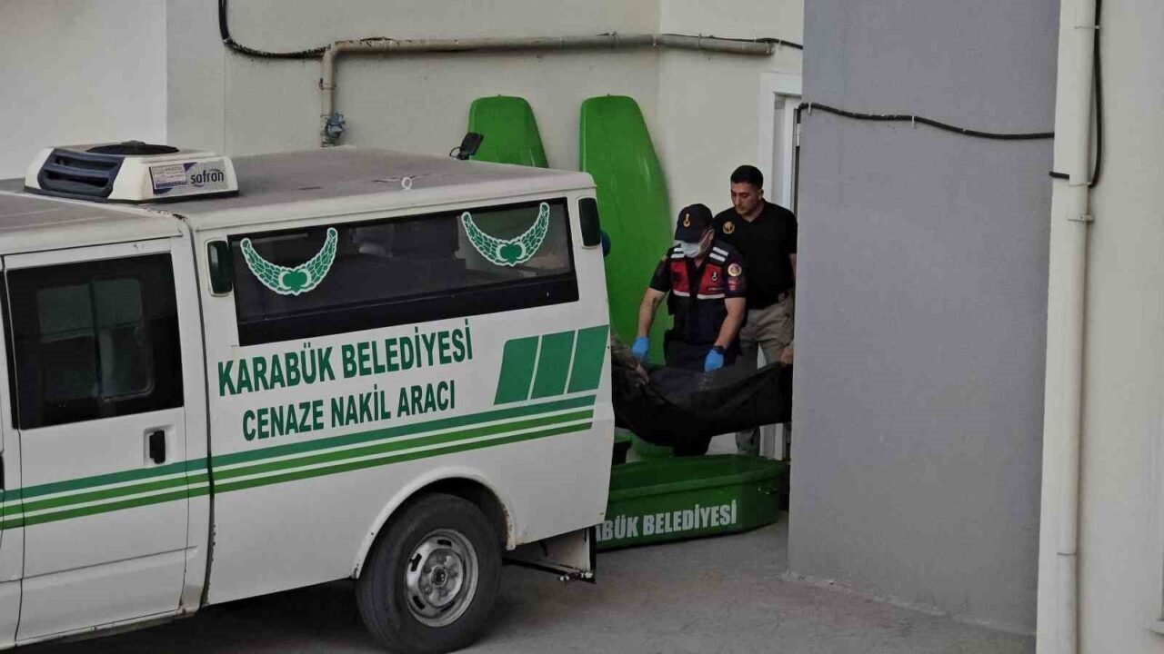 Karabük’te bir apartman dairesinde çıkan yangın sonrası evde yaşayan çift