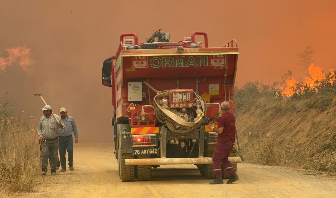 Karabük’te yaklaşık 3 saat önce çıkan orman yangını rüzgarın etkisiyle