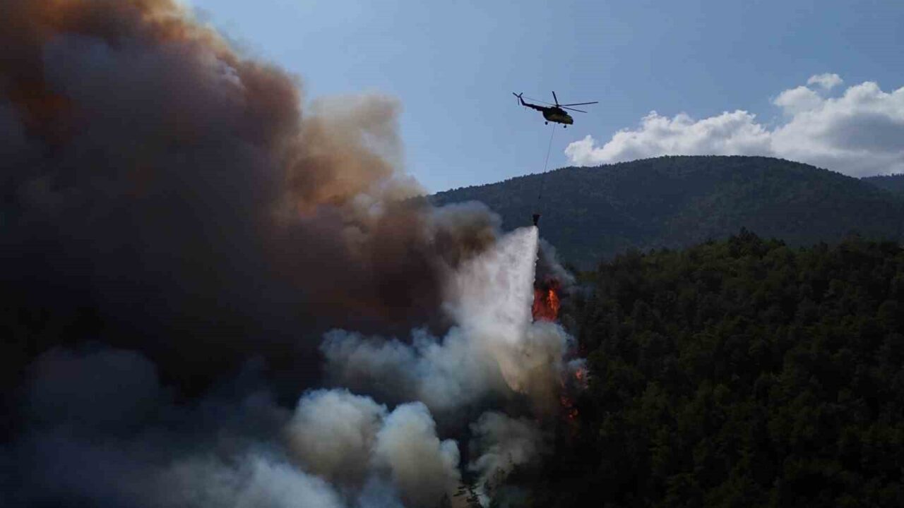 Karabük’te yaklaşık 4 saat önce çıkan orman yangınını kontrol altına